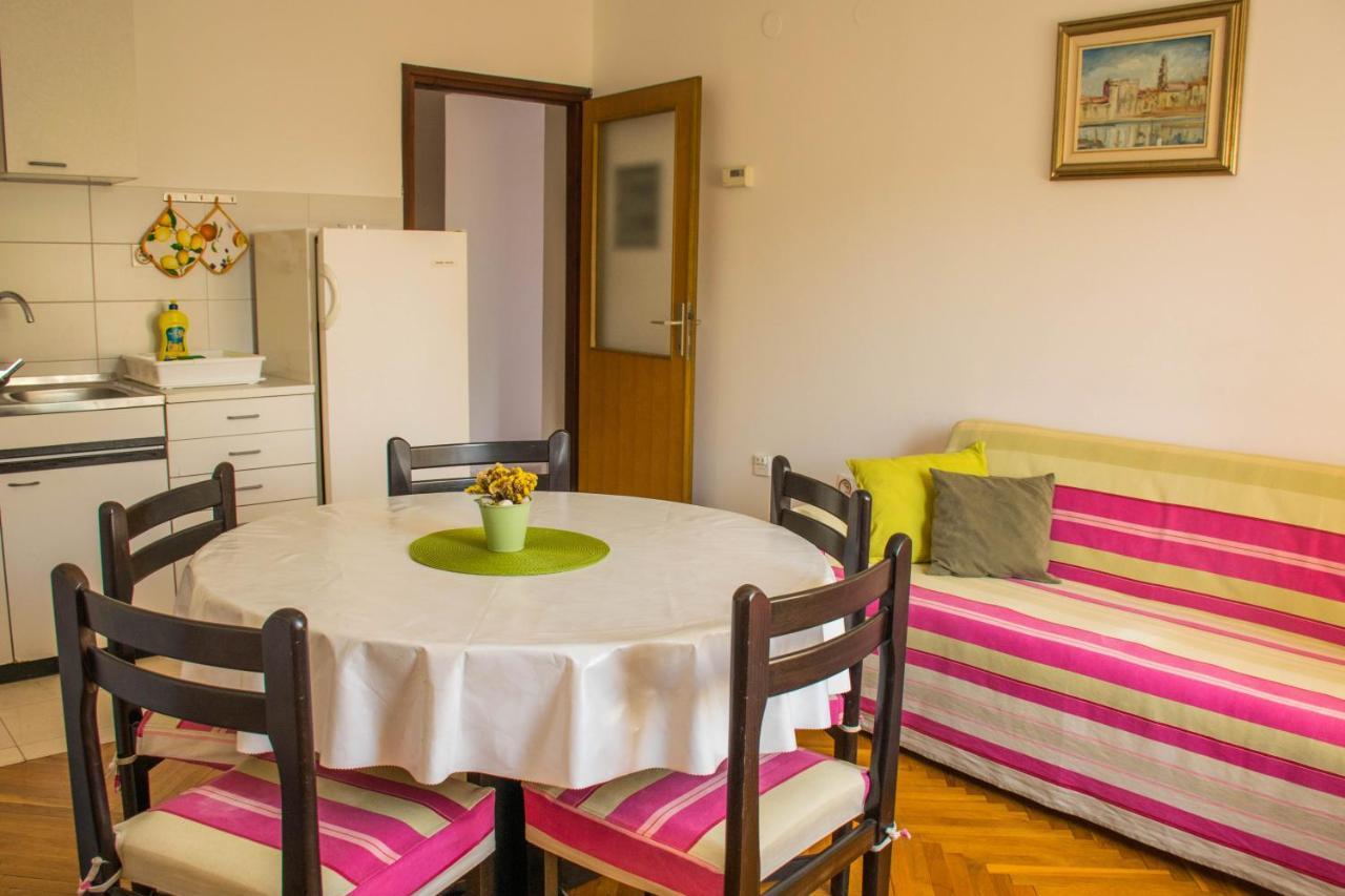 Apartments White & Green In Malinska Exterior photo